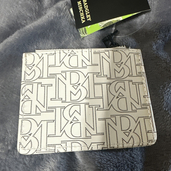Badgley Mischka Black & White Vegan Leather Mini Credit Card Holder New NWT - Picture 4 of 6